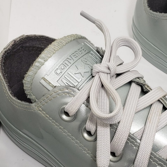 Converse...Chuck Taylor Silver size 8 adorable! - Picture 2 of 6